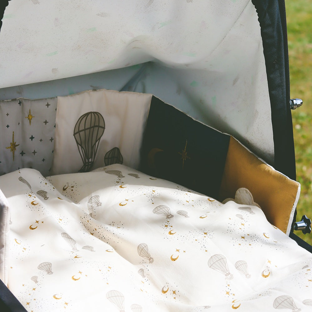 That's Mine Kimmey bog - Air balloon and bear - 100% Organic cotton Buy Legetid||Babylegetøj||Legetøj||Alle||Favoritter||personale||Influencer choice||Gaver mellem 200 - 499 kr.||alt minus sløjfe||NOOS||Påskebundle||mette-sale here.