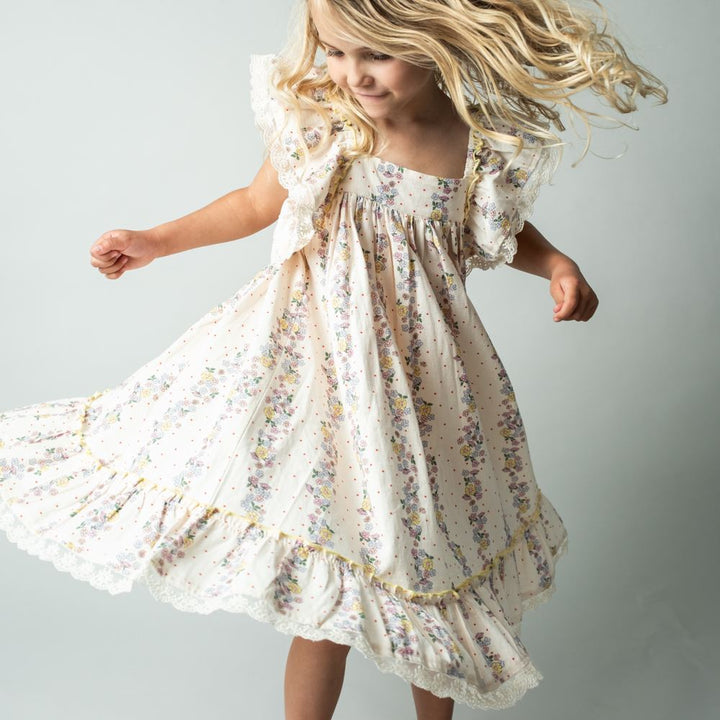 That's Mine Celina kjole - Shell fleur - 85% Cotton / 15% Linen Buy Kjoler||Kjoler & nederdele||personale||SS26 here.