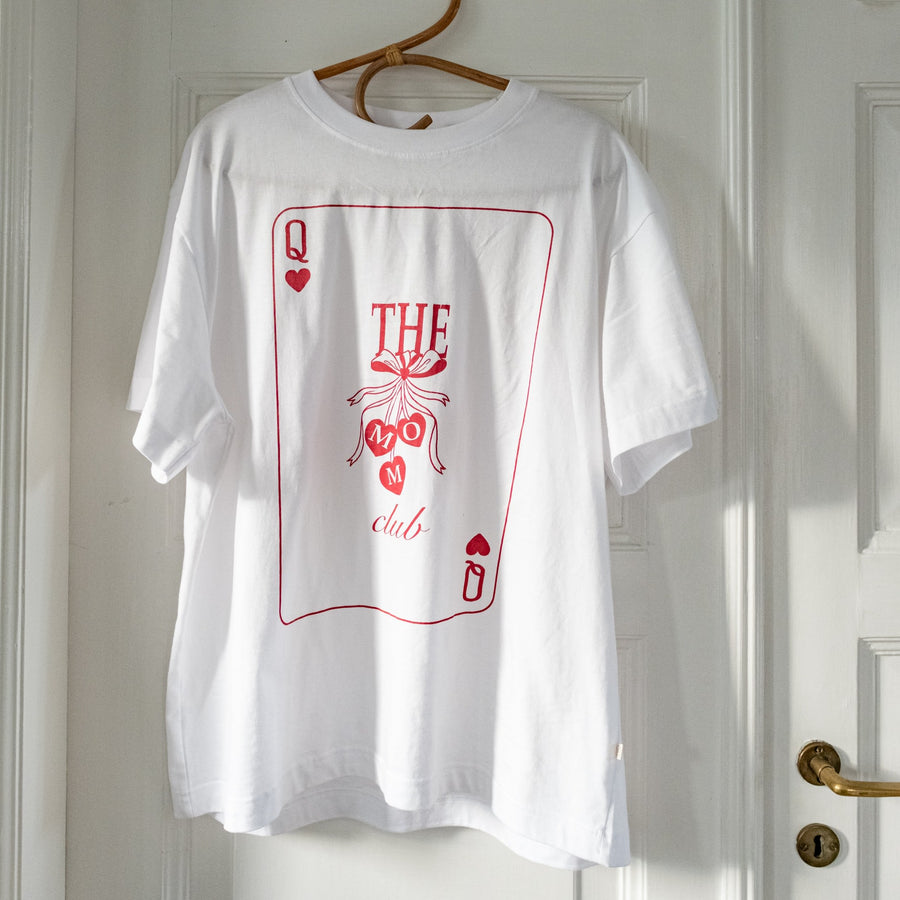 That's Mine Vega t-shirt - Mom club - 100% Organic cotton Buy T-shirts||Overdele||Trøjer og toppe||Nyheder||personale||Forår & sommer 2026 here.