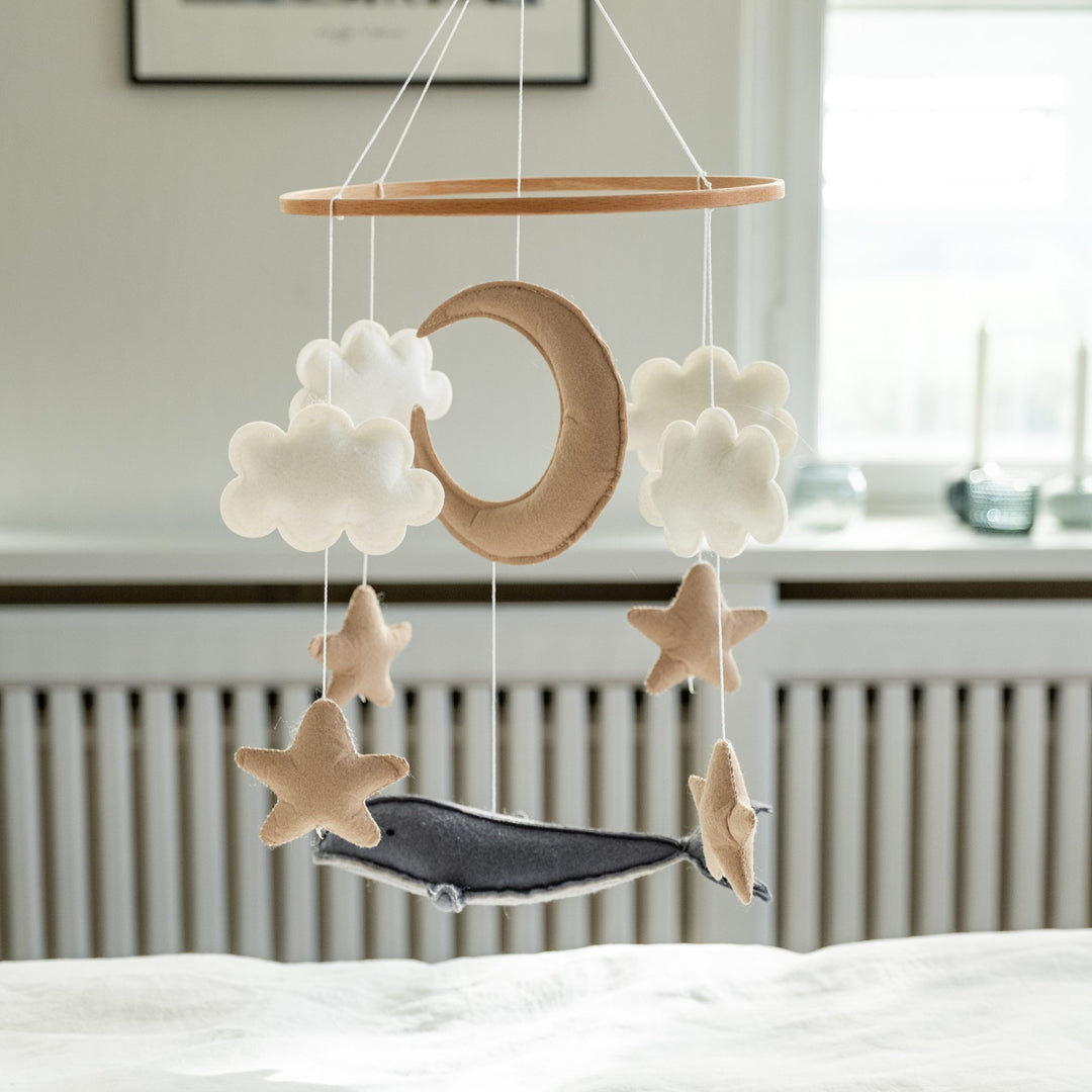 That's Mine Whale uro - Multi - 100% Polyester felt Buy Bolig & udstyr||Børneværelset||Uroer||Favoritter||personale||Gaver mellem 200 - 499 kr.||NOOS||noos u. 350 here.