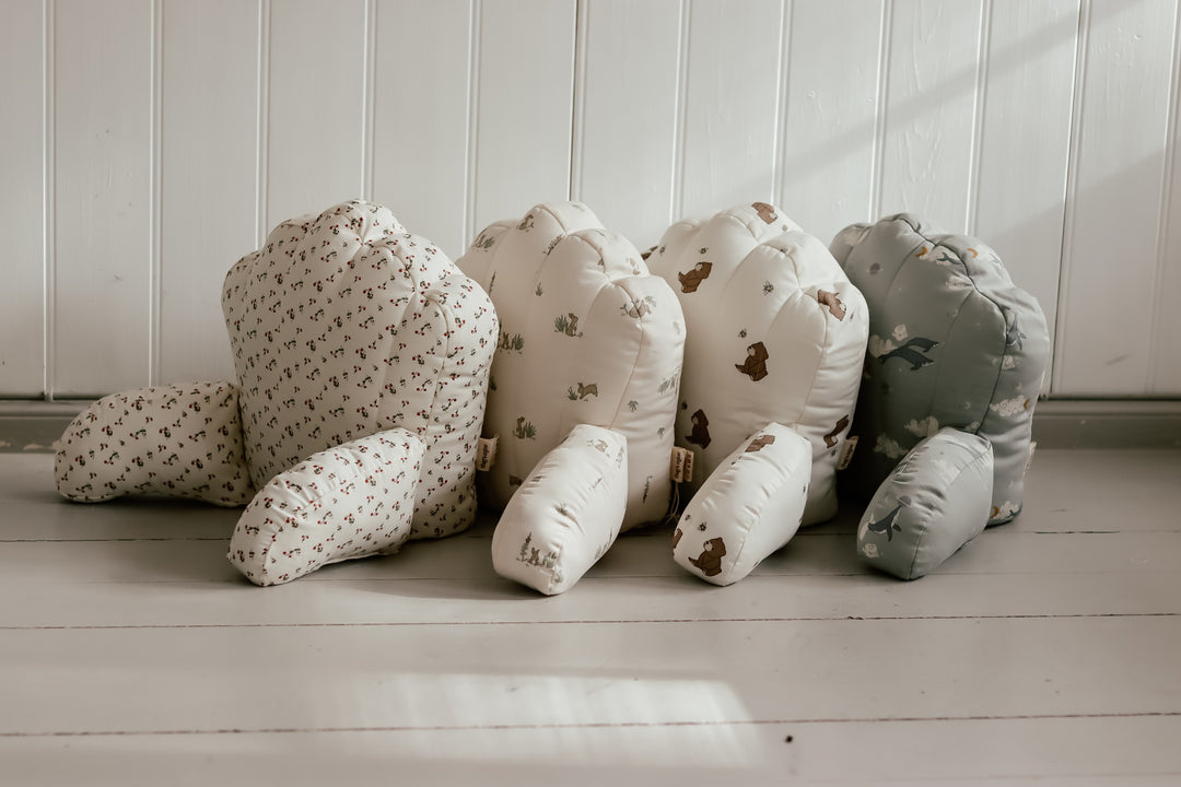 Nori Pram pillow Shell - Bees and bears