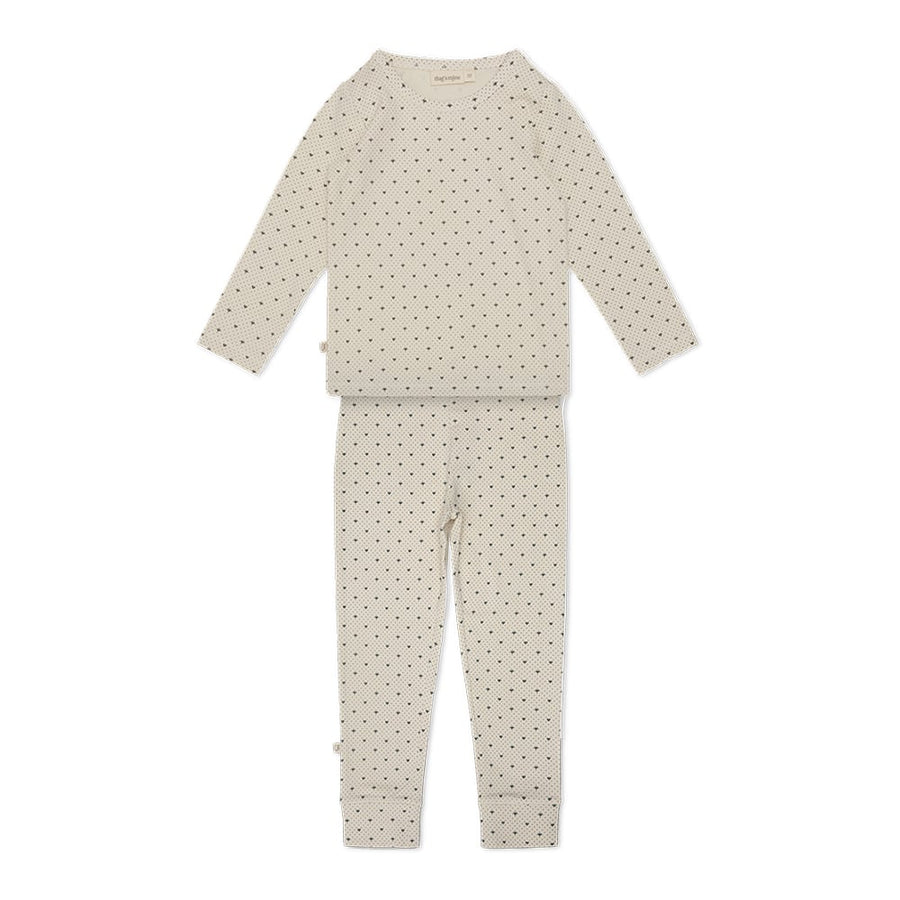 That's Mine Emilio homewear set - Lots of love sky - 48% Organic cotton, 47% Modal, 5% Elastan Buy Tøj||Nattøj||Alle||Favoritter||personale||AW24 - sneak peek||AW24 here.